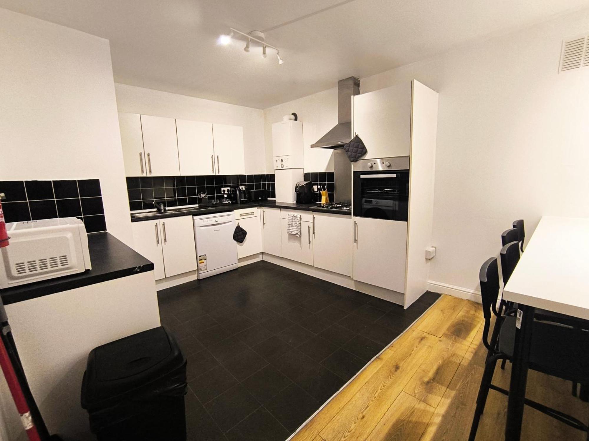 4 Pers Style Near South Wimledon Station R3 Gasthof *