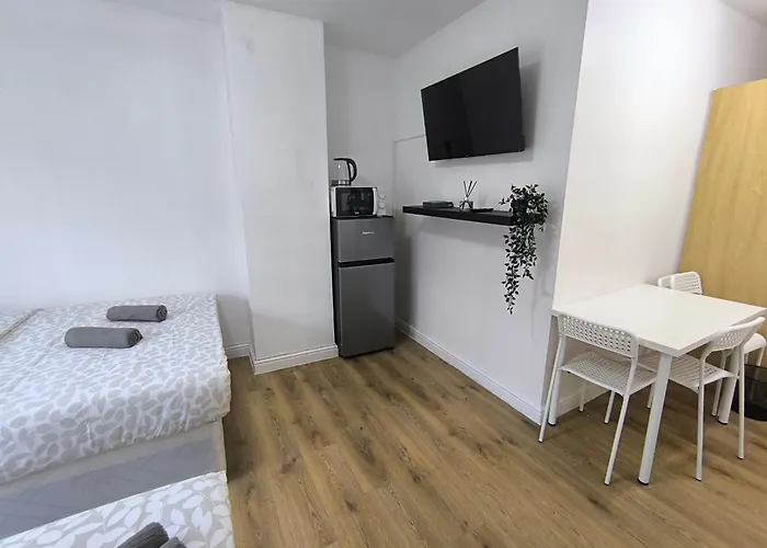 4 Pers Studio Style Room South Wimledon Tube Station