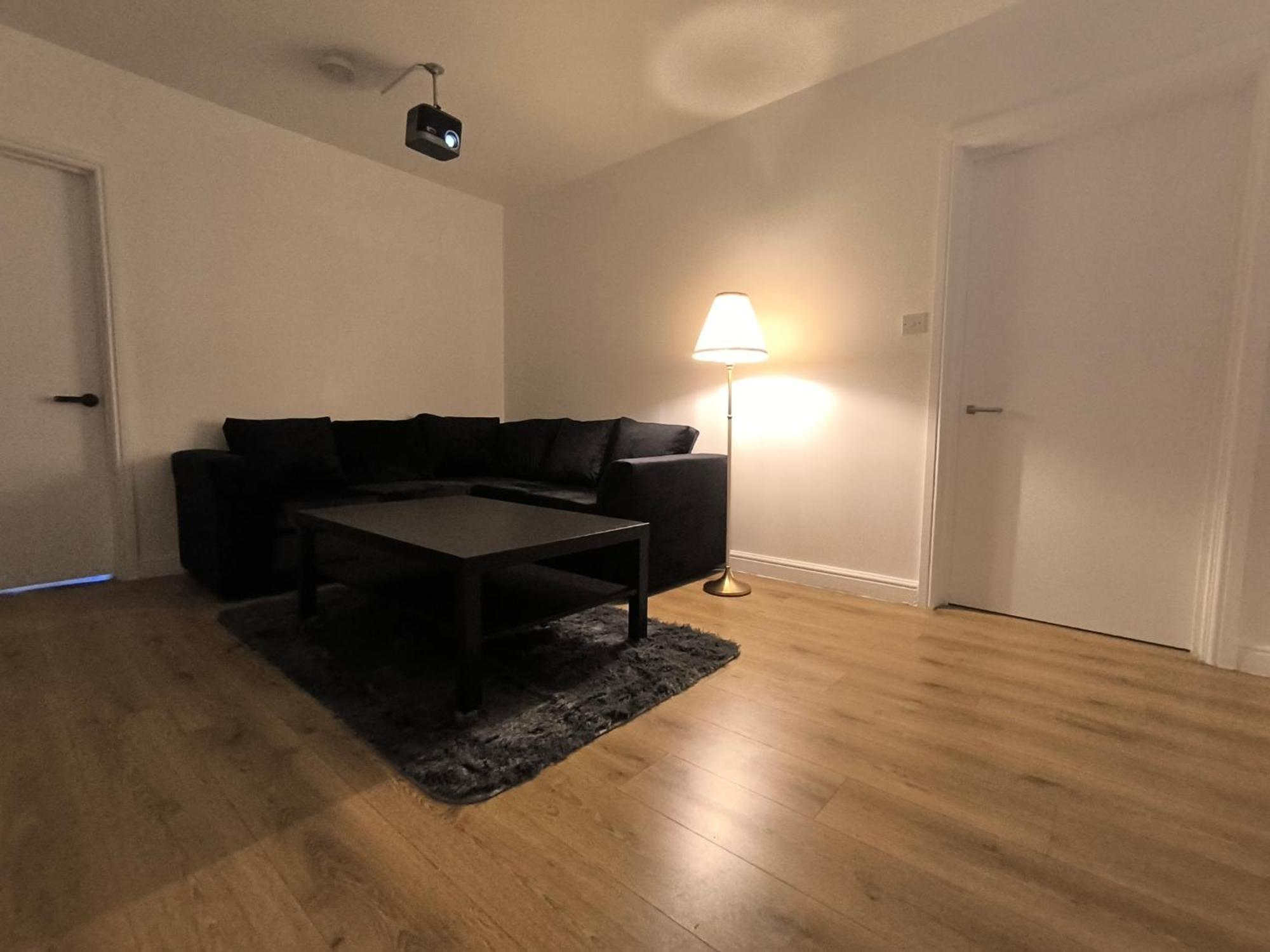 Guest house 4 Pers Style South Wimledon Tube Station London