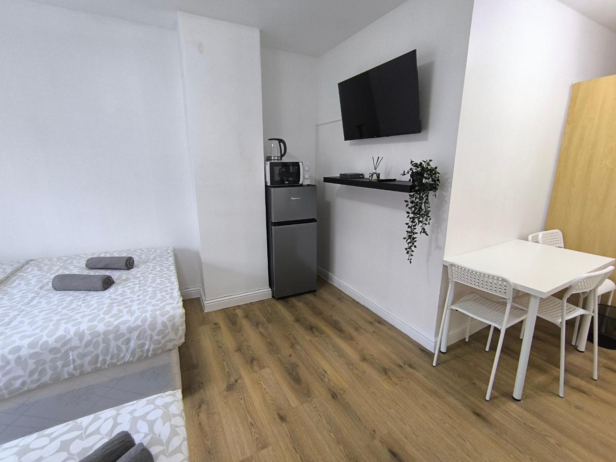 Guest house 4 Pers Style South Wimledon Tube Station