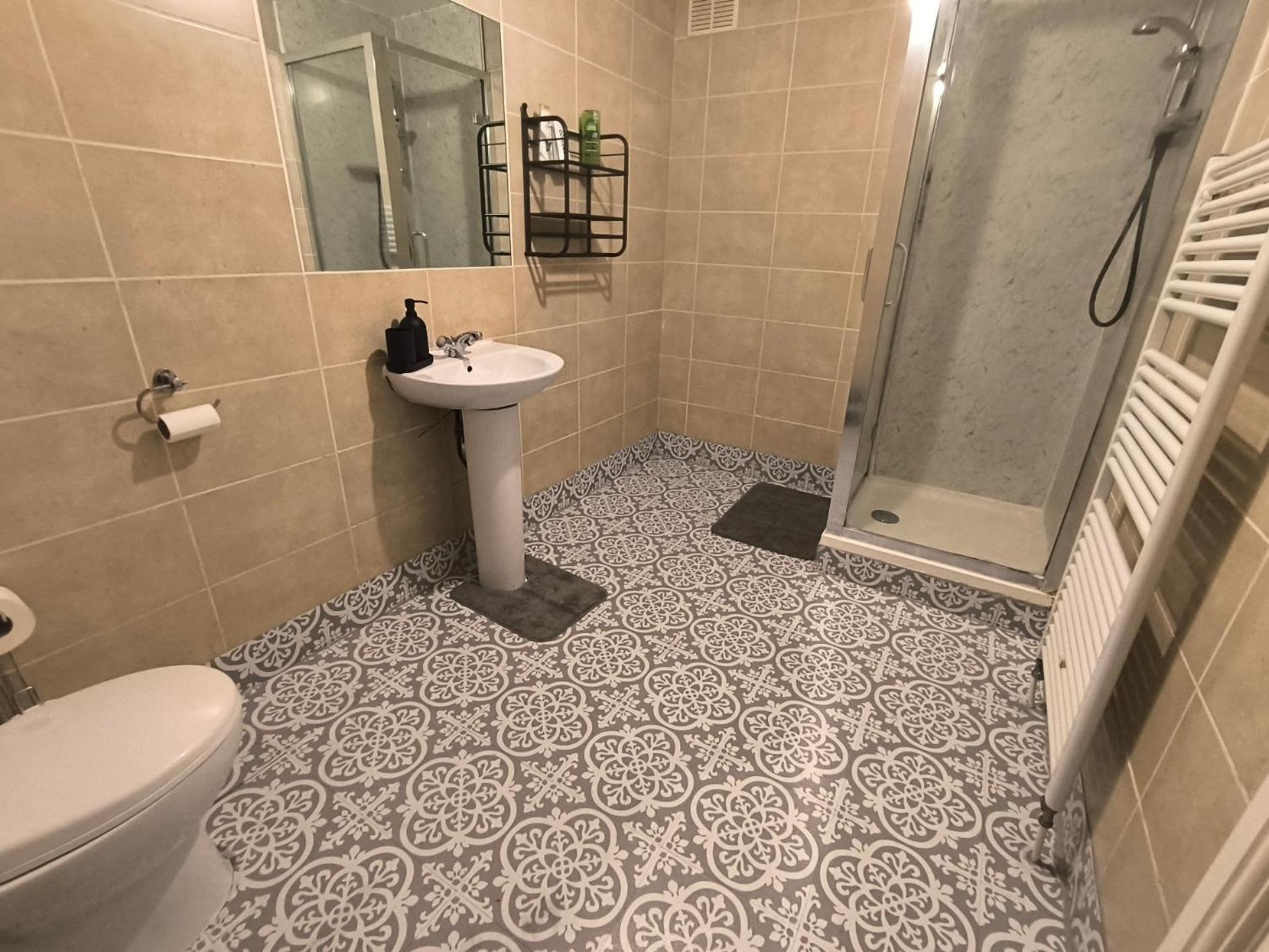 4 Pers Style South Wimledon Tube Station * London